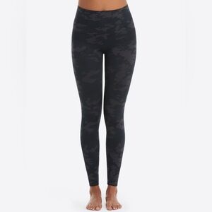 SPANX Look at Me Now Seamless Camo Leggings, Black Camo